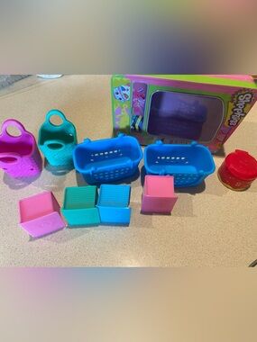 Shopkins Playset Accessories in Blue, Pink, Teal, Red